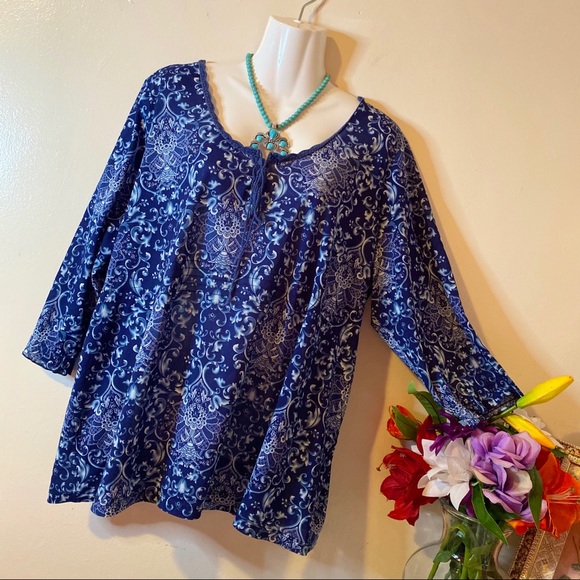 ❌SOLD❌Avenue Plus Size Blue Floral Print Top - Picture 2 of 9